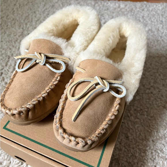 LL Bean Women’s Wicked Good Moccasins - Picture 2 of 6